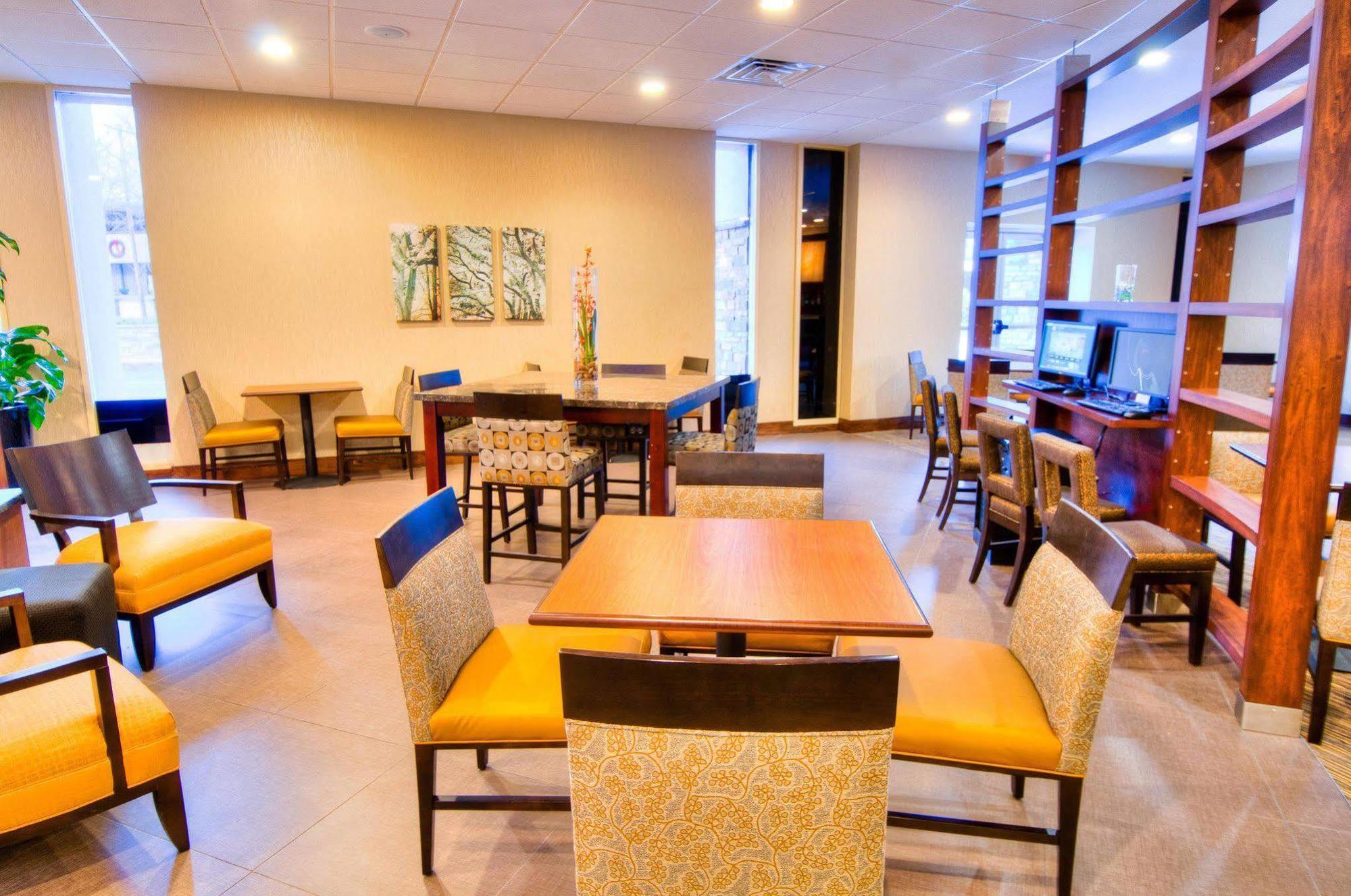 Hampton Inn & Suites Holly Springs Экстерьер фото